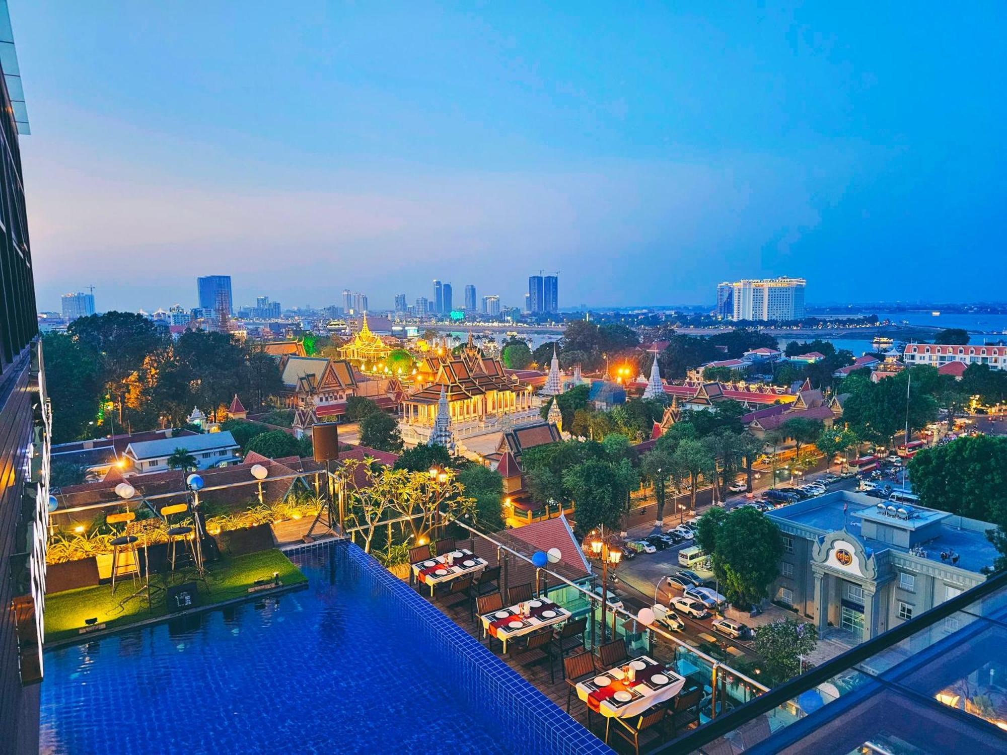 Le Botum Hotel Phnom Penh Exterior photo