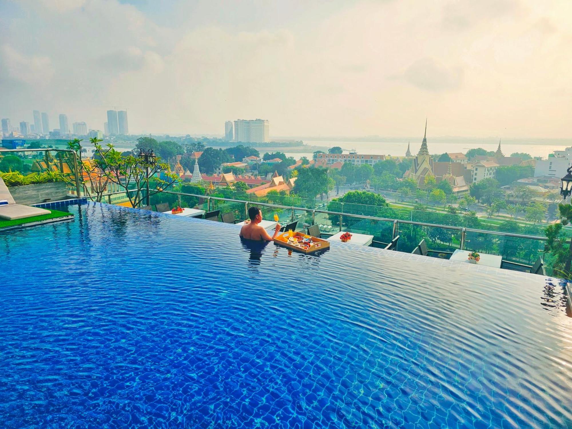 Le Botum Hotel Phnom Penh Exterior photo